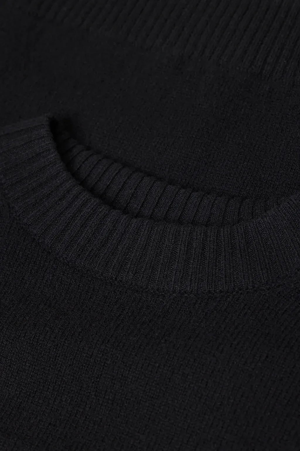 Closed Ribbed Knitwear
