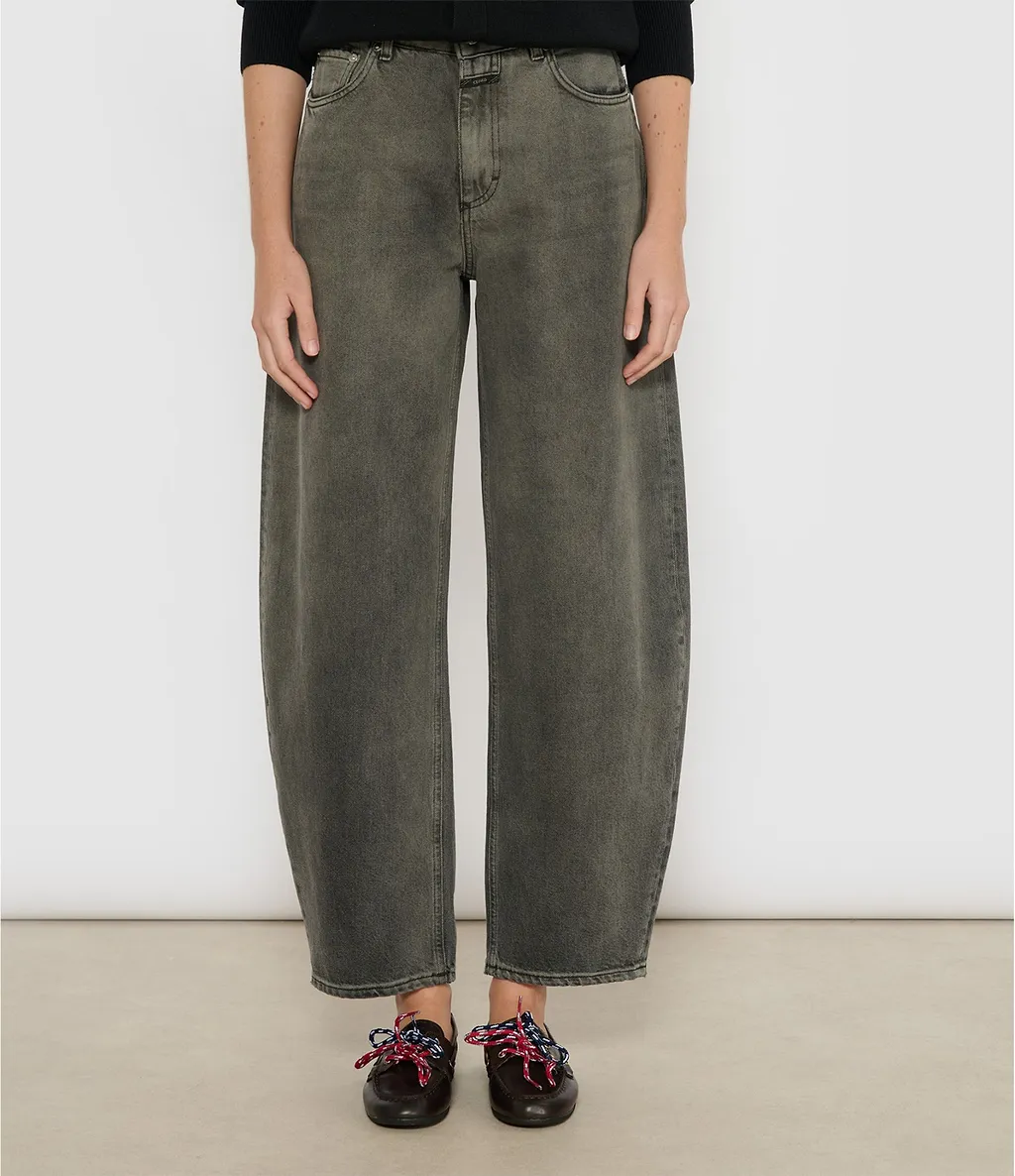 Wide-Leg Jeans
