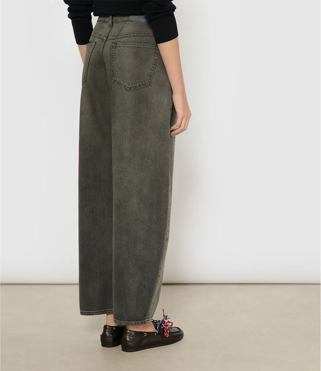 Wide-Leg Jeans