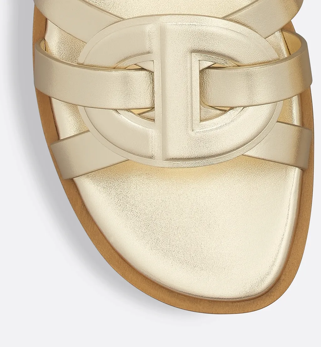 D-Club Slide