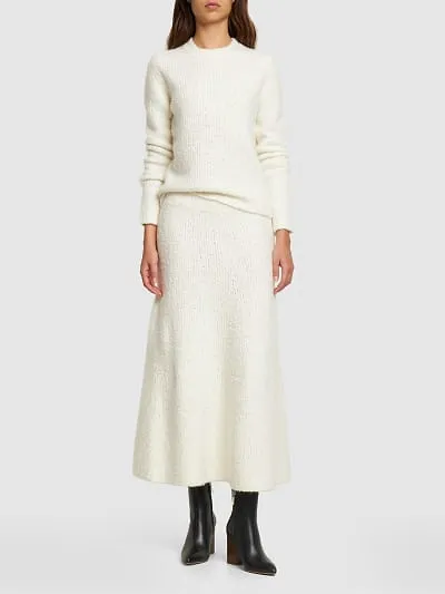Round-Neck And Long-Sleeved Sweater