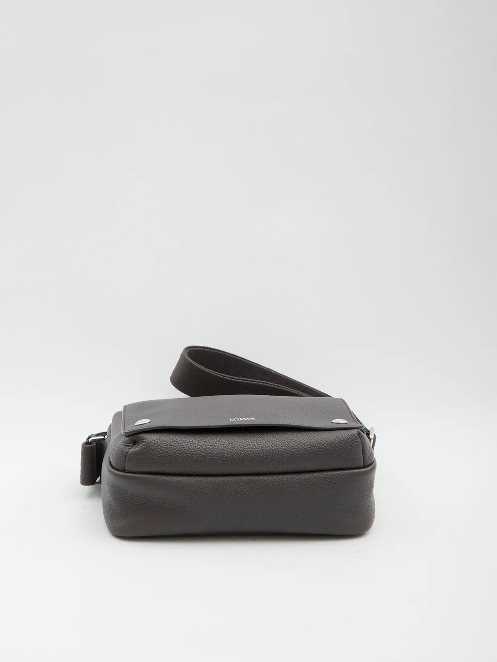 Loewe Pebble Medium Messenger Bag