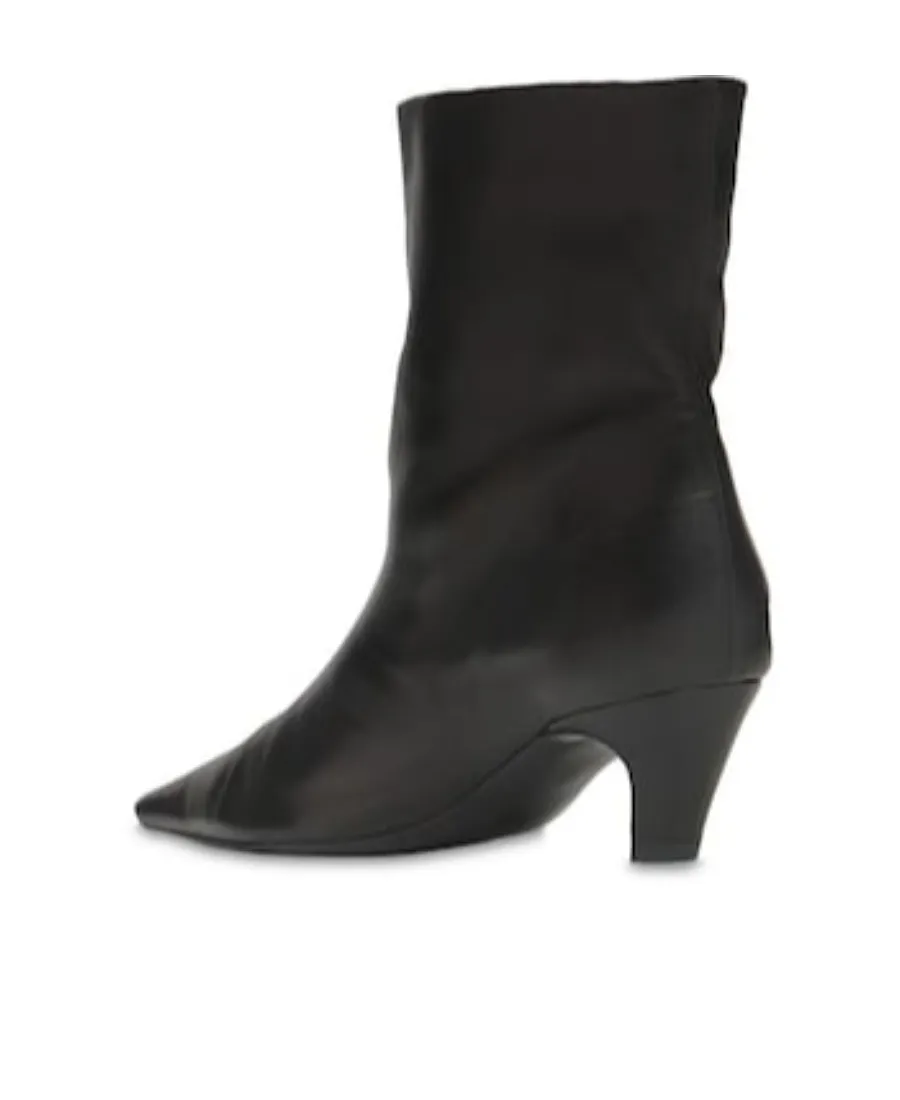 Pointy Boots