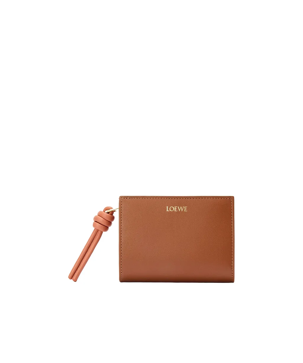 Knot Compact Wallet In Shiny Nappa Calfskin