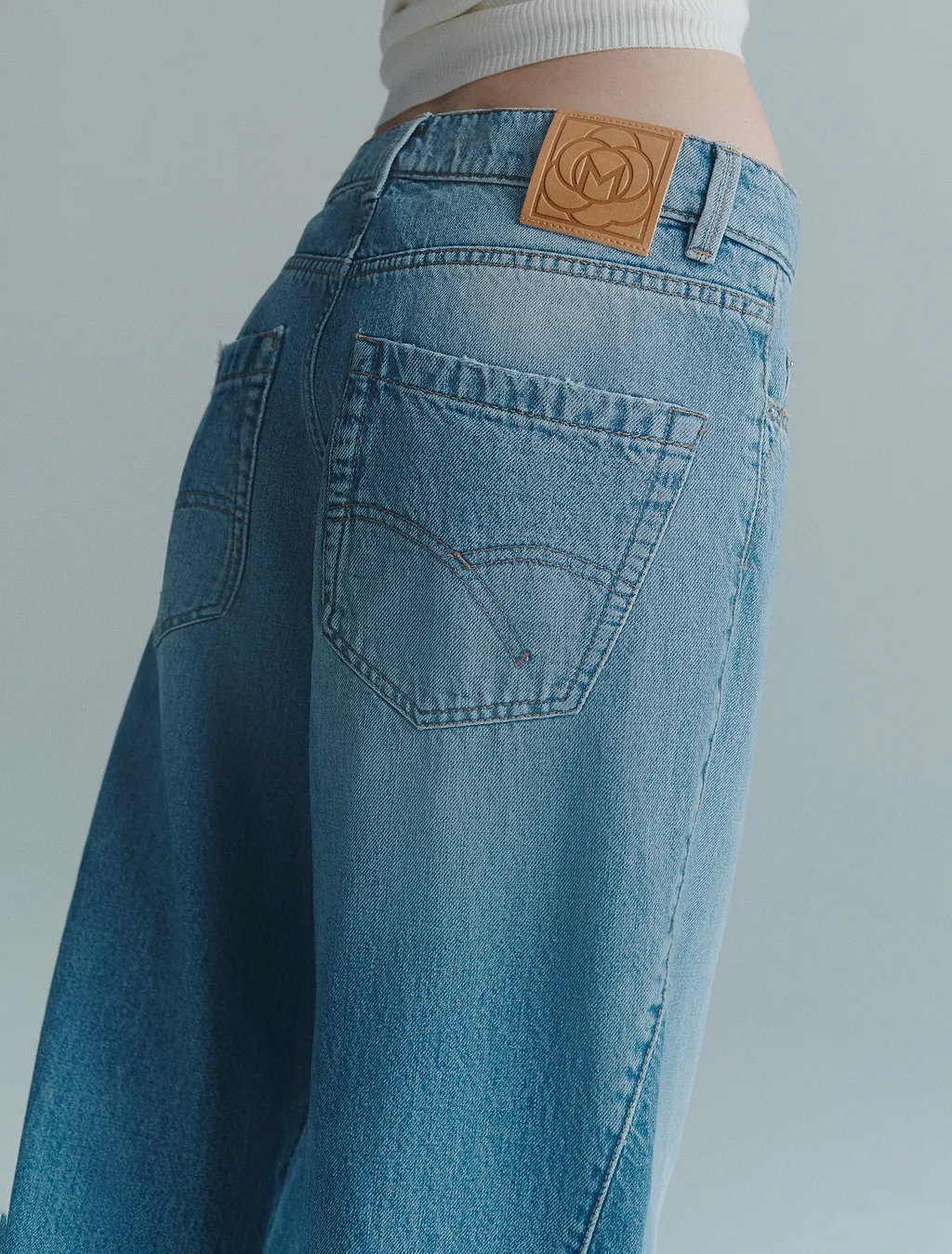 Low-Rise Wide-Leg Jeans - Light Blue