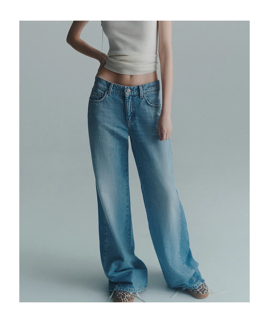 Low-Rise Wide-Leg Jeans - Light Blue