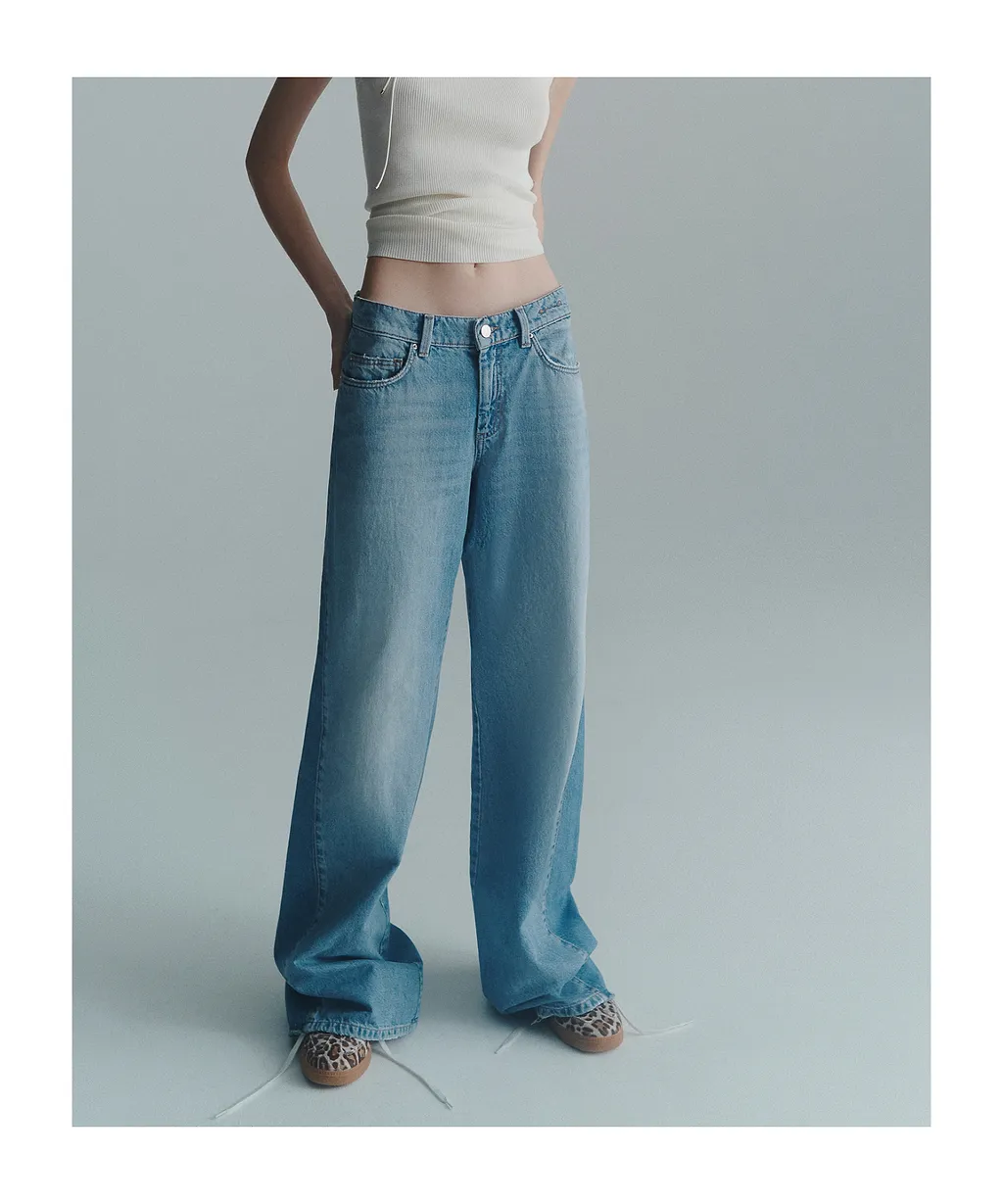 Low-Rise Wide-Leg Jeans - Light Blue
