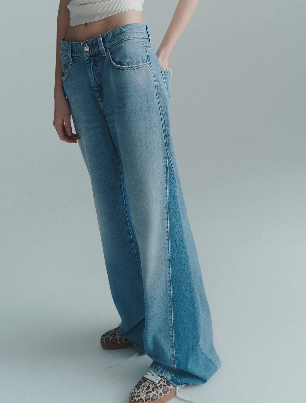 Low-Rise Wide-Leg Jeans - Light Blue
