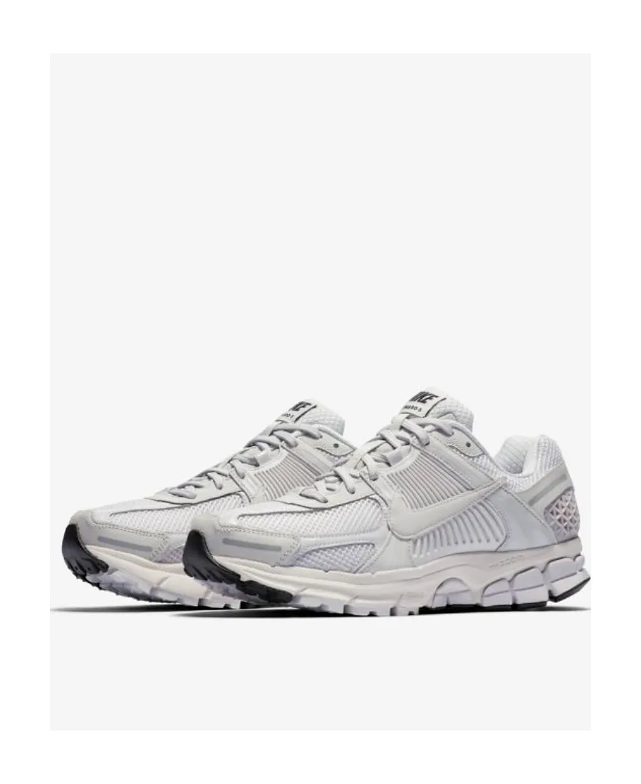 Nike Zoom Vomero 5 Low-Top Sneakers