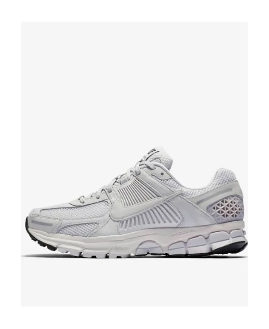 Nike Zoom Vomero 5 Low-Top Sneakers