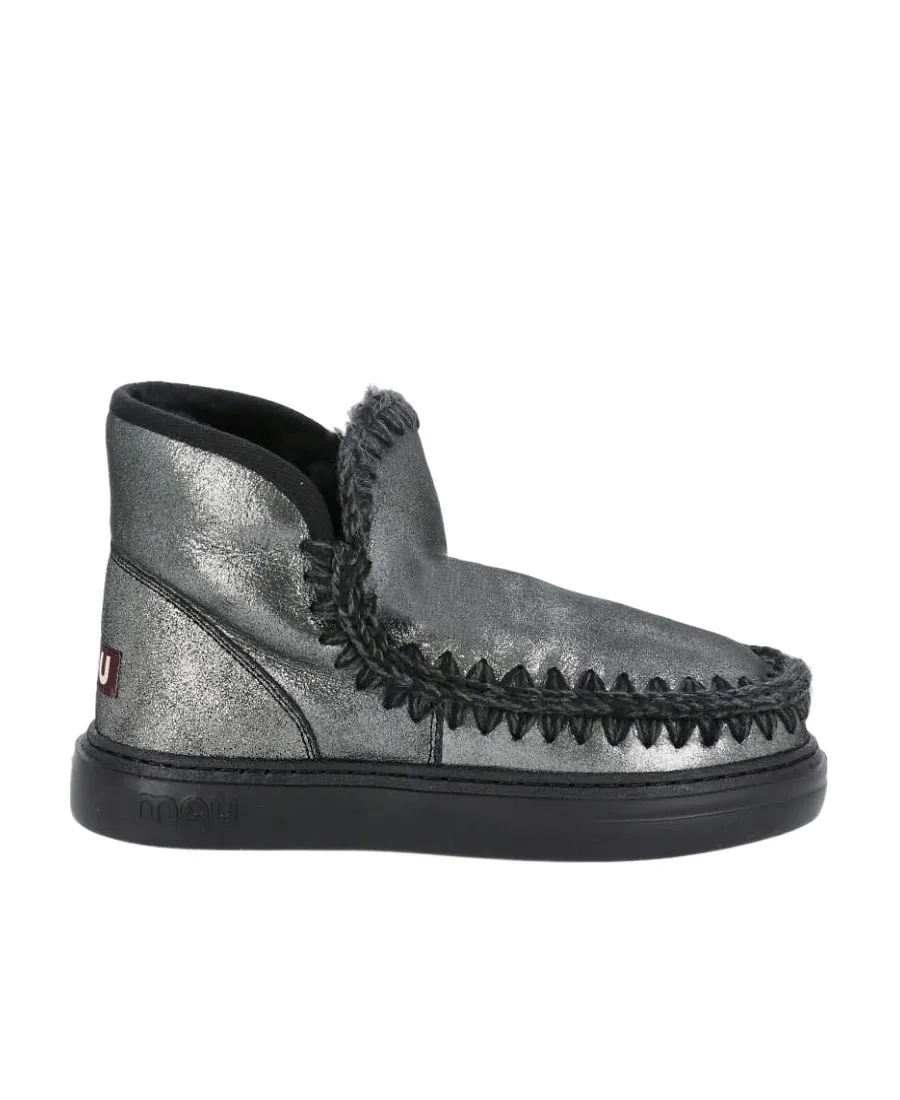 Logo Boots
