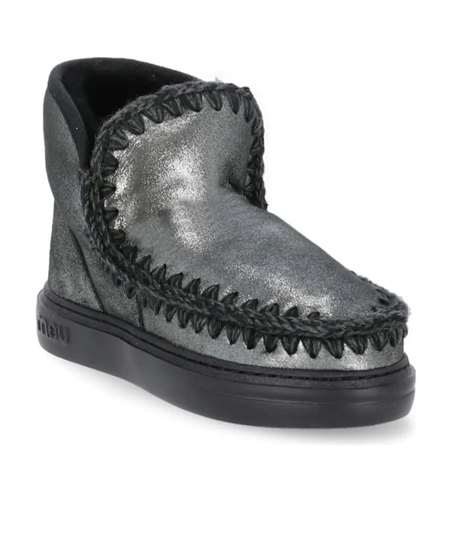 Logo Boots