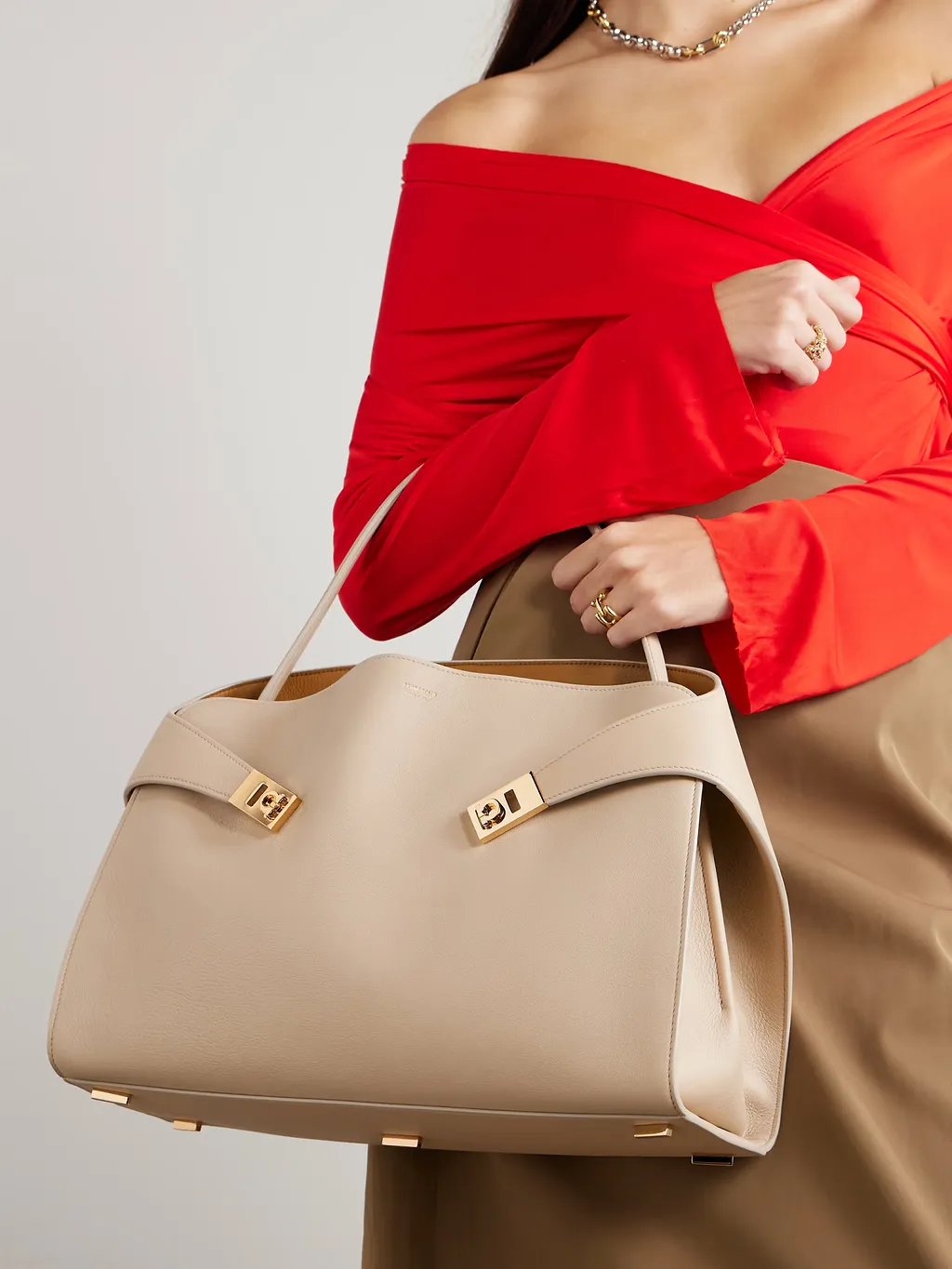 Hug Medium Leather Tote