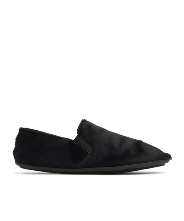 Vincit Puts On Loafers