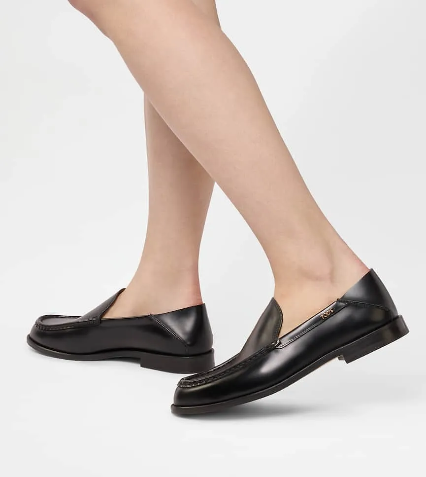 Tod's Cuoio Loafers Flat Shoes