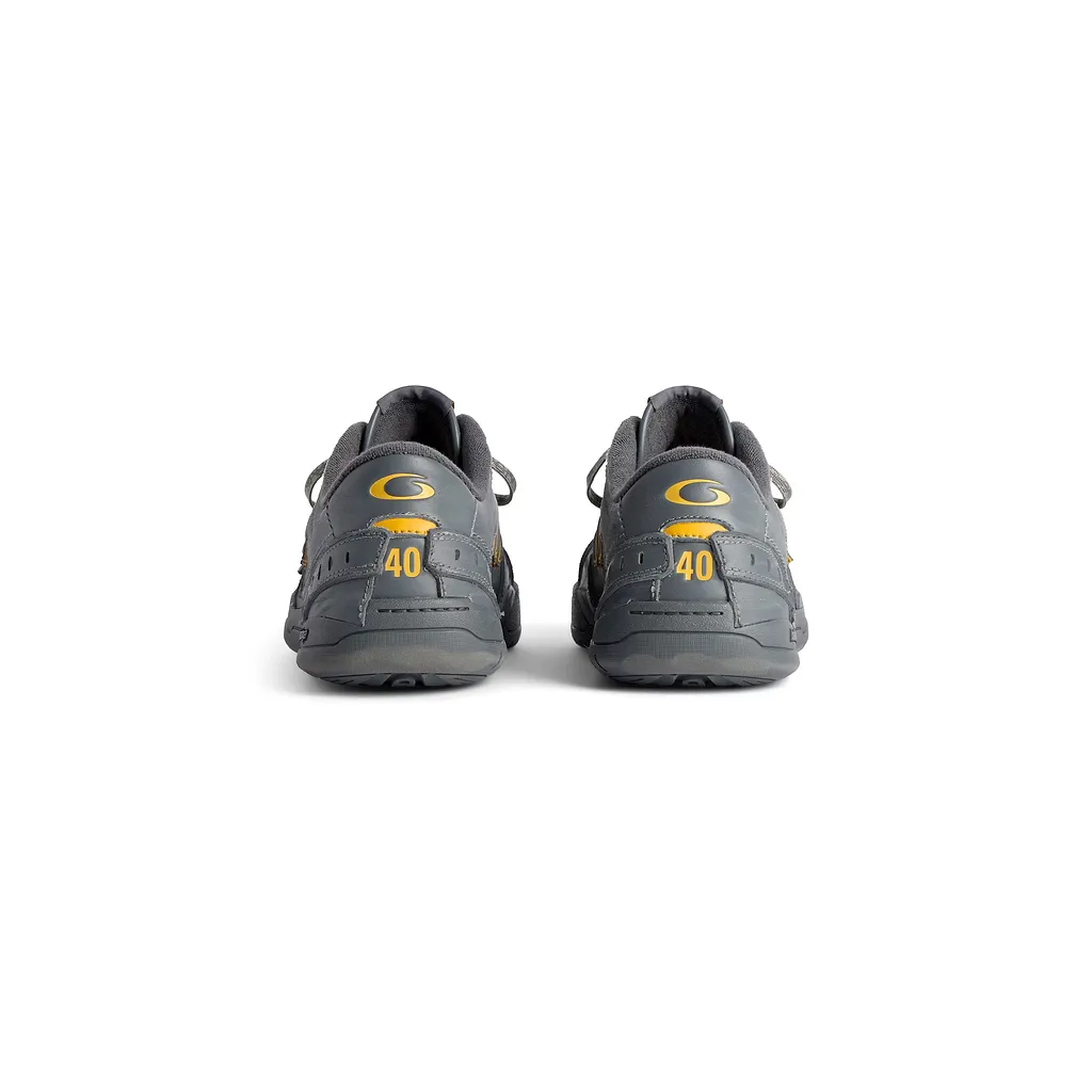 Hamptons Worn-Out Sneaker