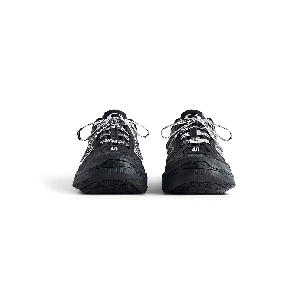 Hamptons Worn-Out Sneaker
