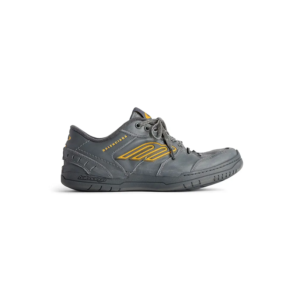 Hamptons Worn-Out Sneaker