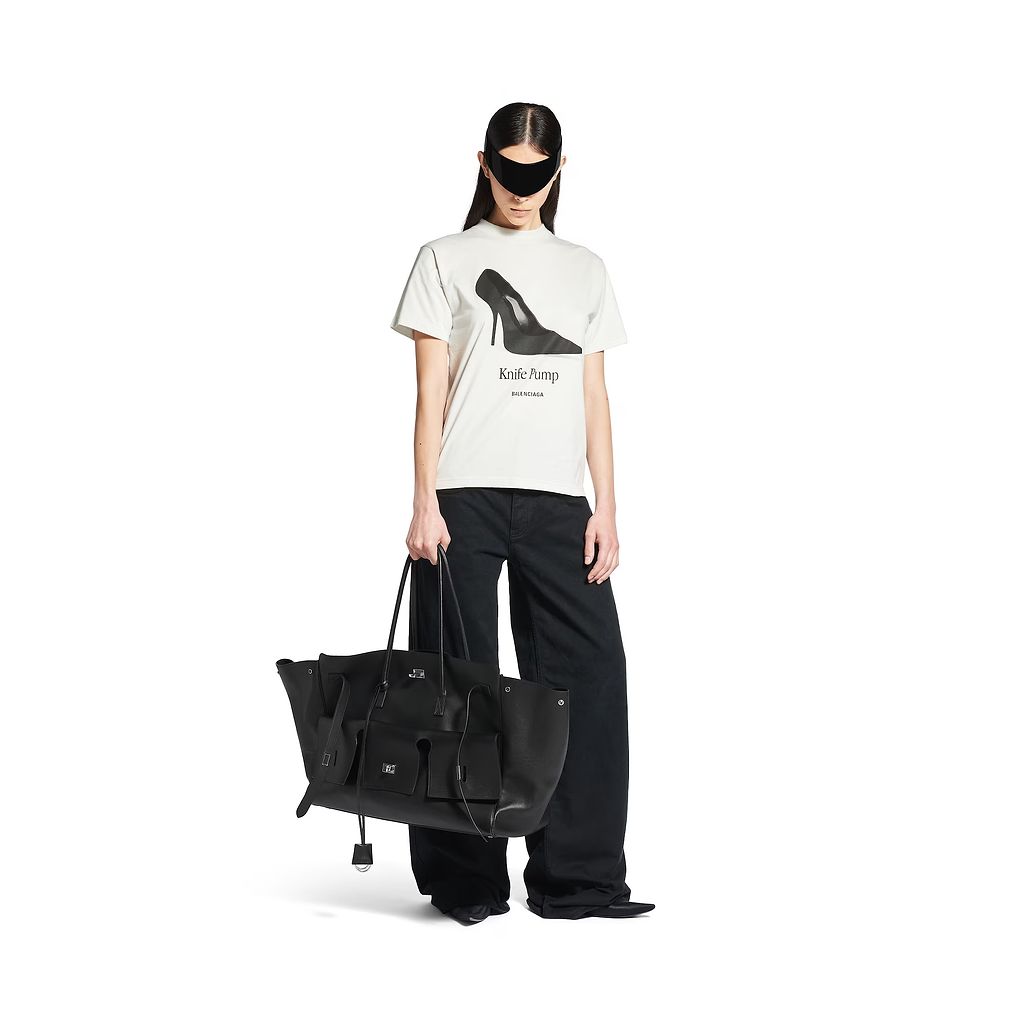 Knife Pump T-Shirt Small Fit