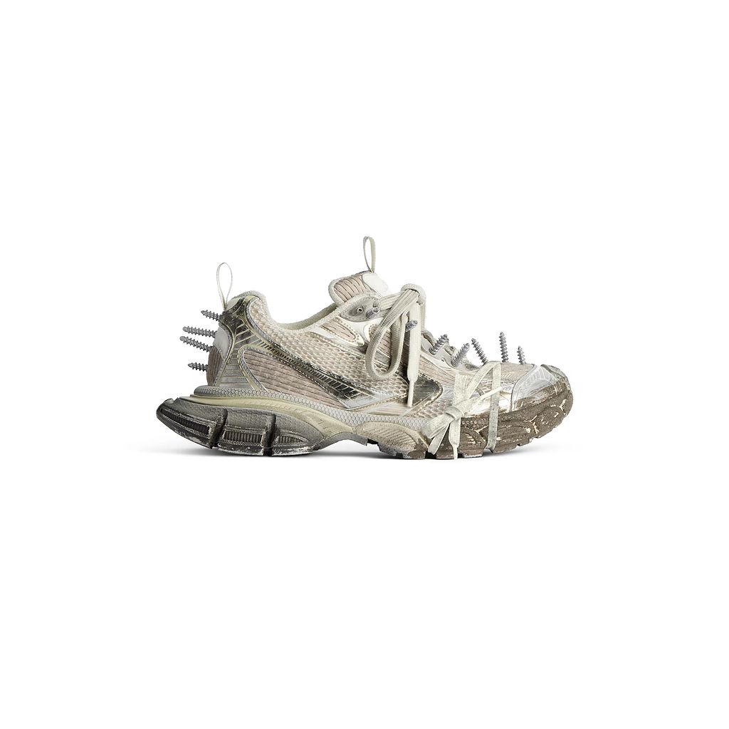 3Xl Spikes Sneaker