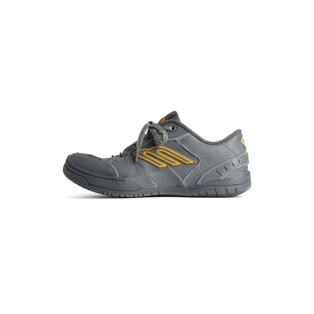 Hamptons Worn-Out Sneaker