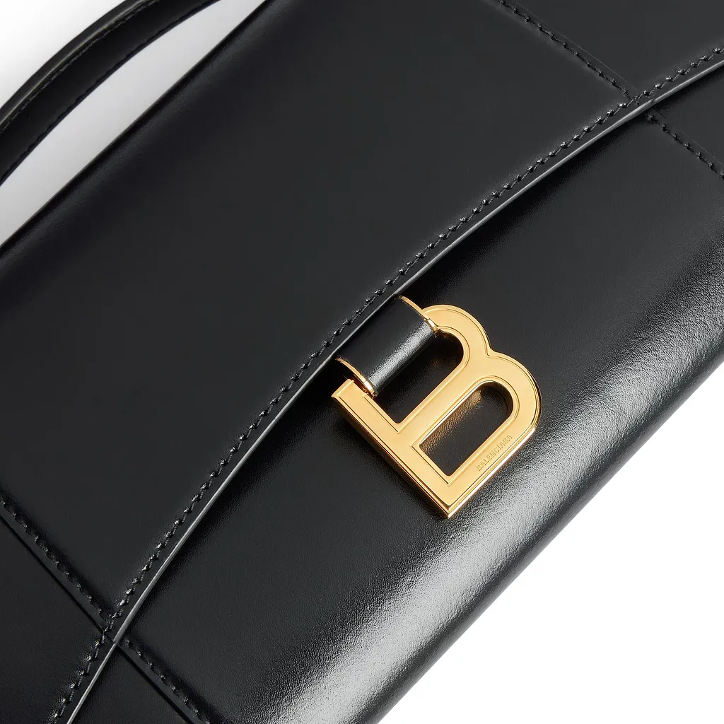 Hourglass Pochette With Chain