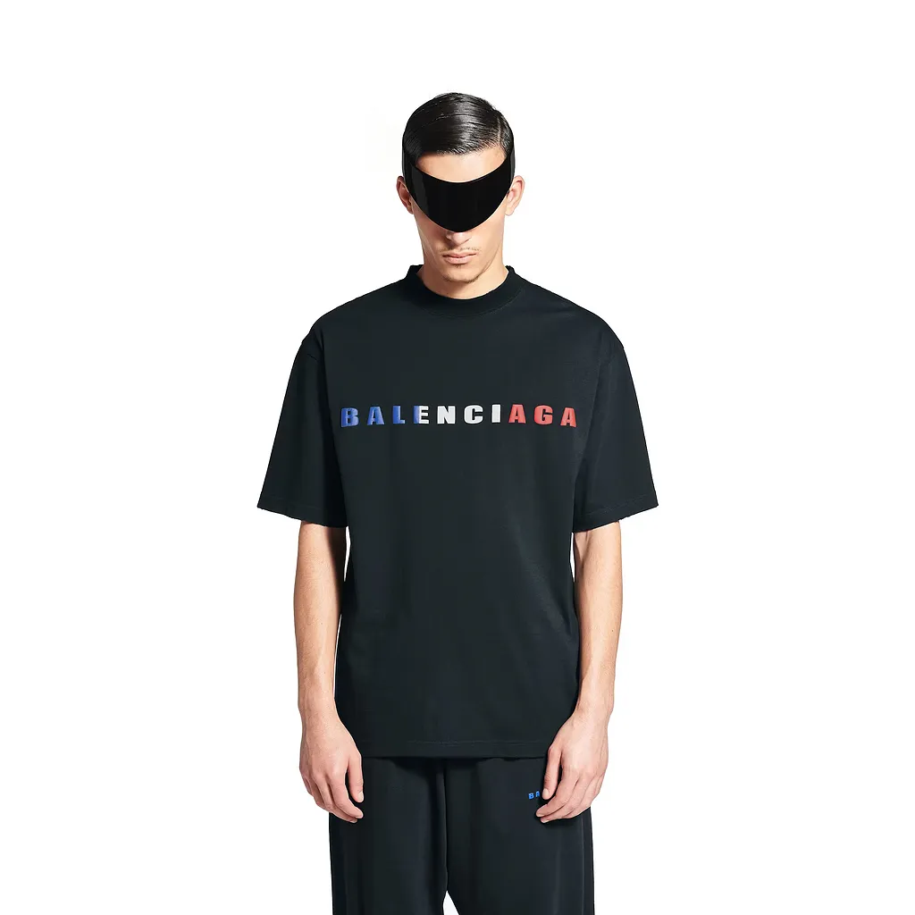 International T-Shirt Medium Fit