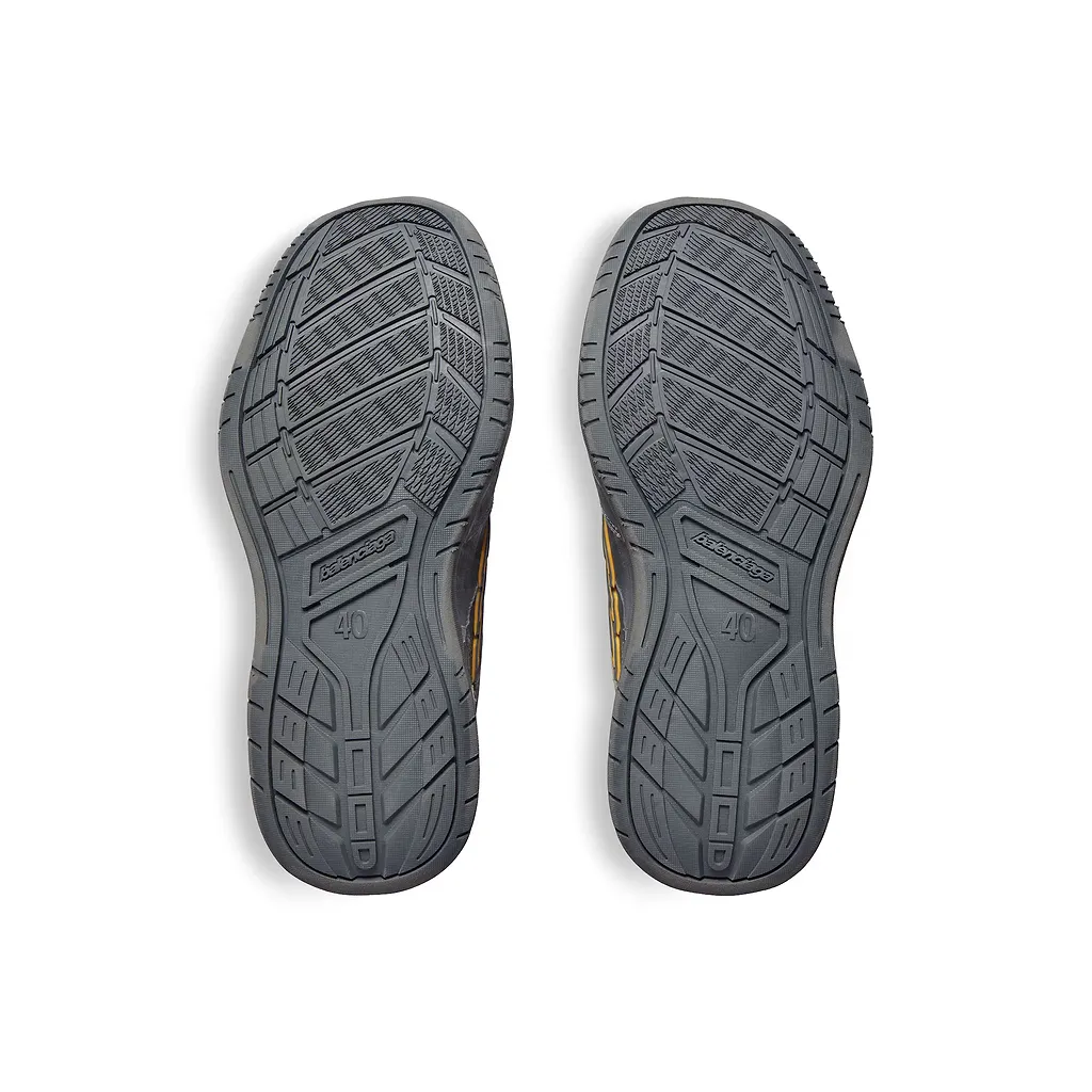 Hamptons Worn-Out Sneaker