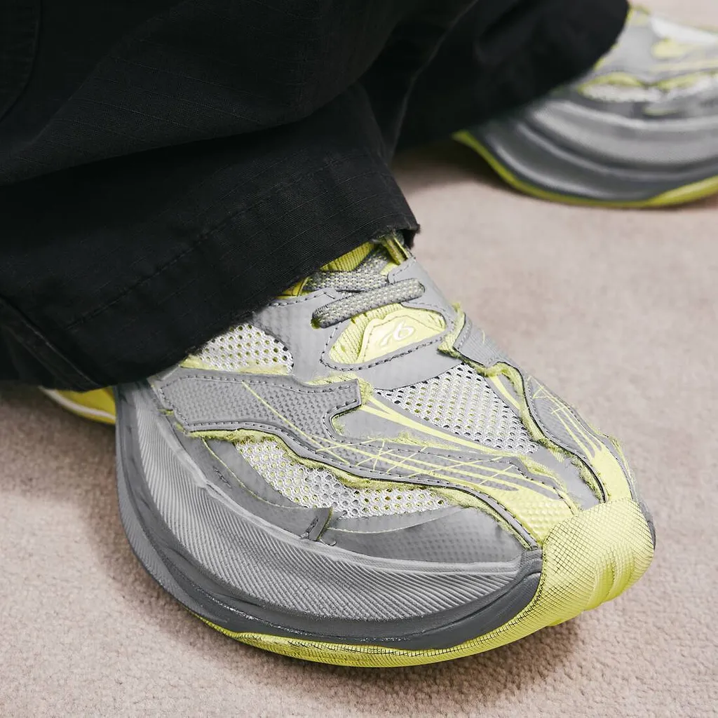 Jet Sneakers