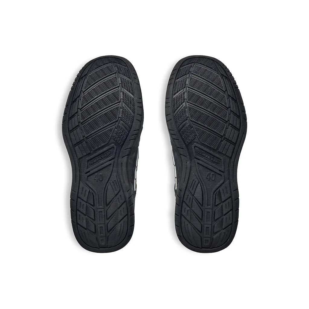 Hamptons Worn-Out Sneaker