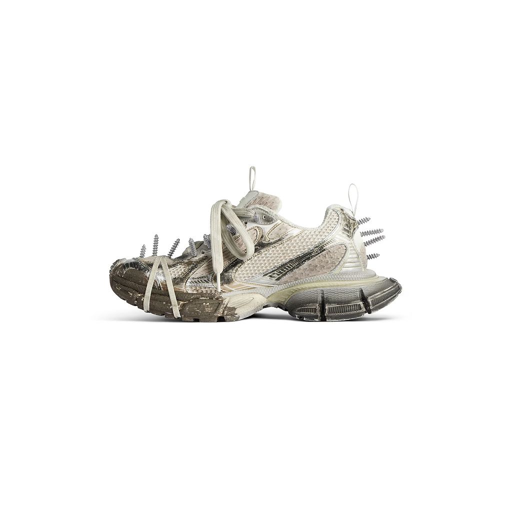 3Xl Spikes Sneaker