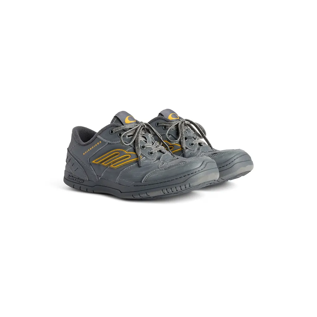Hamptons Worn-Out Sneaker
