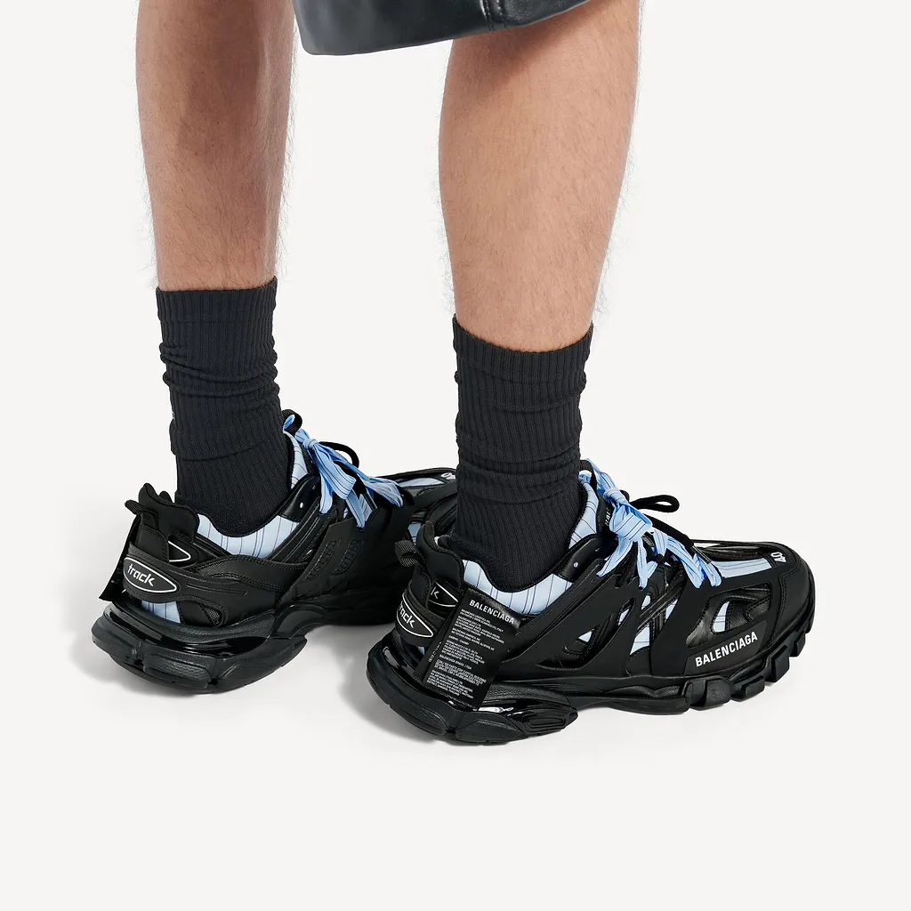 Track Shirt Sneaker