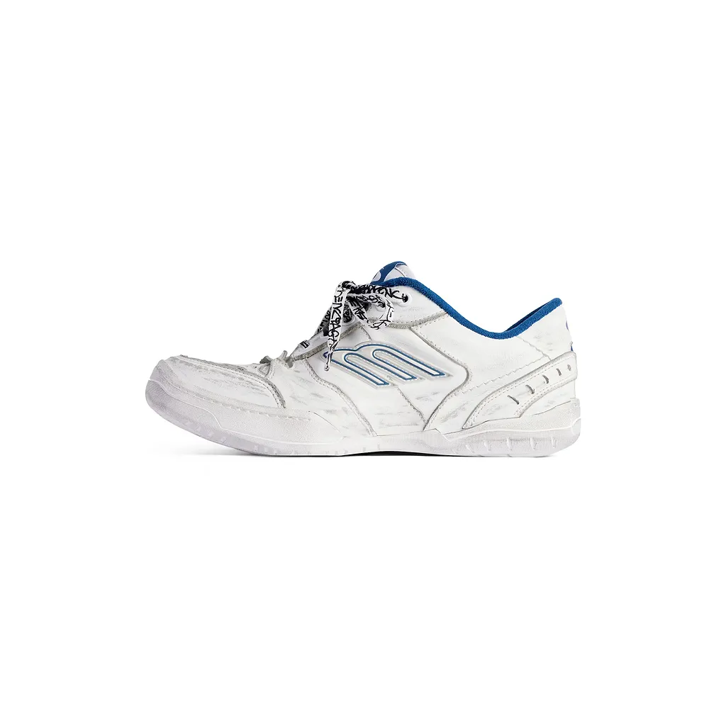 Hamptons Worn-Out Sneaker