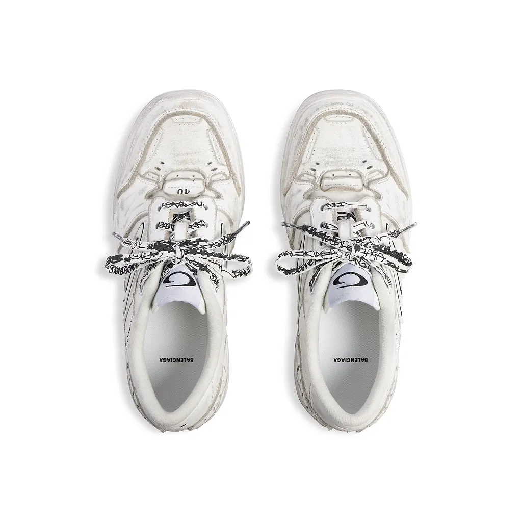 Hamptons Medium Worn-Out Sneaker