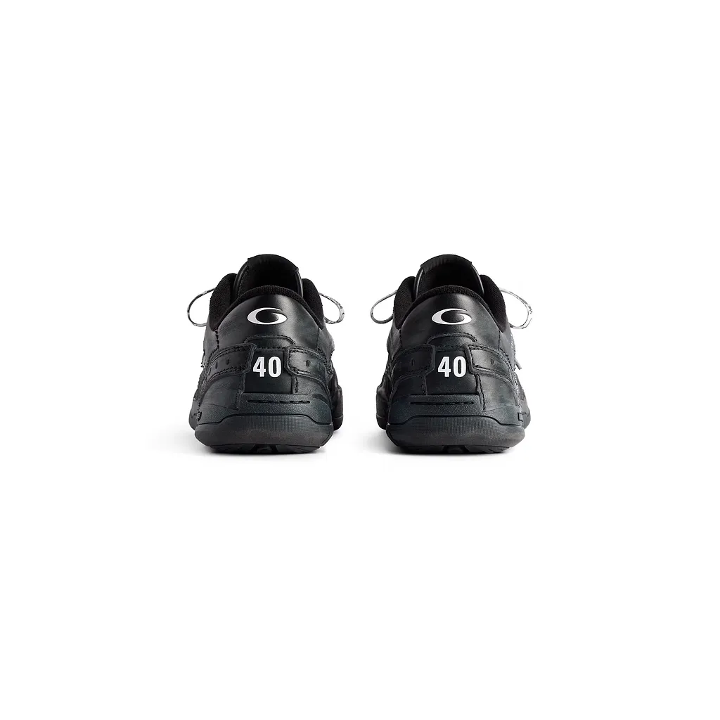 Hamptons Worn-Out Sneaker