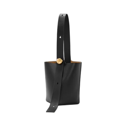 Medium Pebble bucket in mellow calfskin