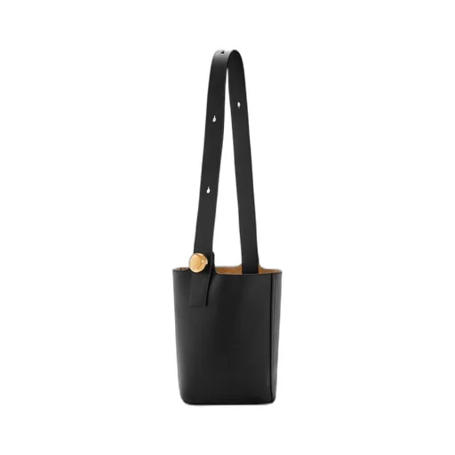 Medium Pebble bucket in mellow calfskin