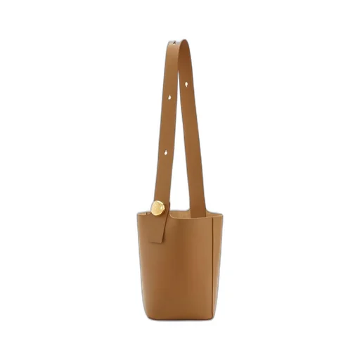 Medium Pebble bucket in mellow calfskin