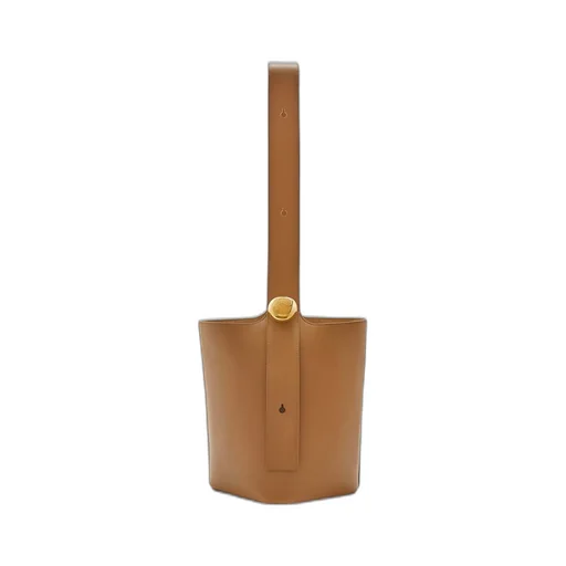 Medium Pebble bucket in mellow calfskin