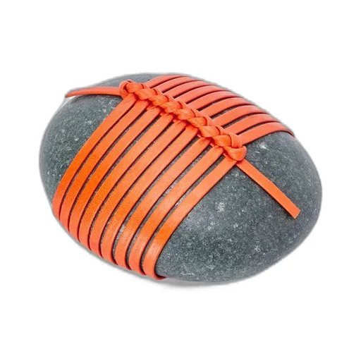 Se knot stone with calfskin