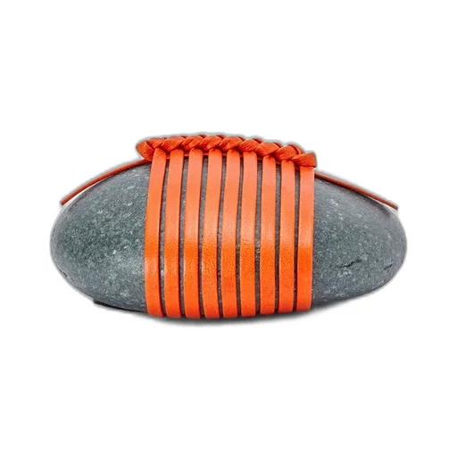 Se knot stone with calfskin