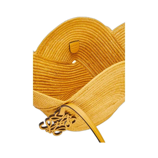 Petal basket bag in raffia and calfskin