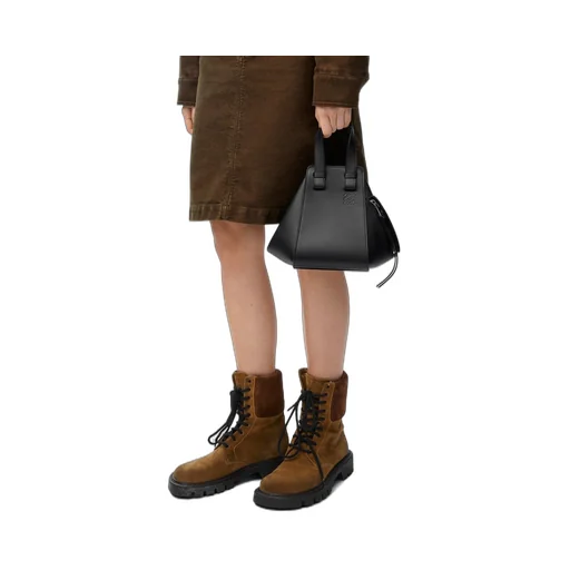 Compact Hammock bag in classic calfskin