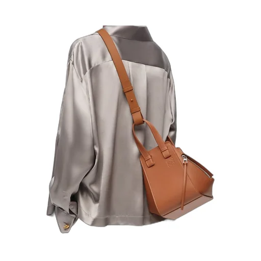 Compact Hammock bag in classic calfskin