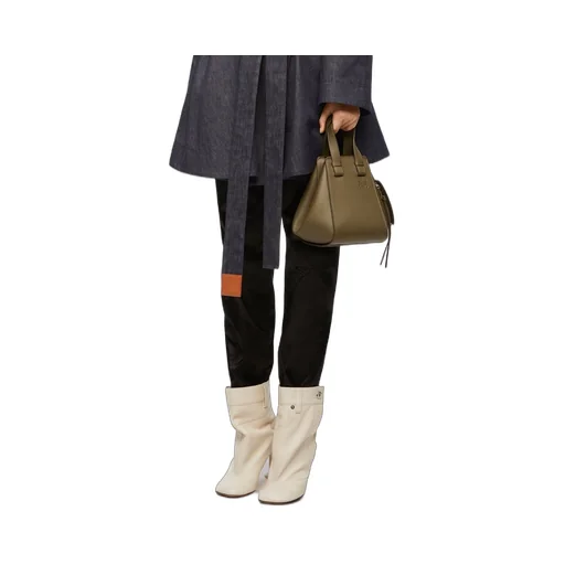 Compact Hammock bag in classic calfskin