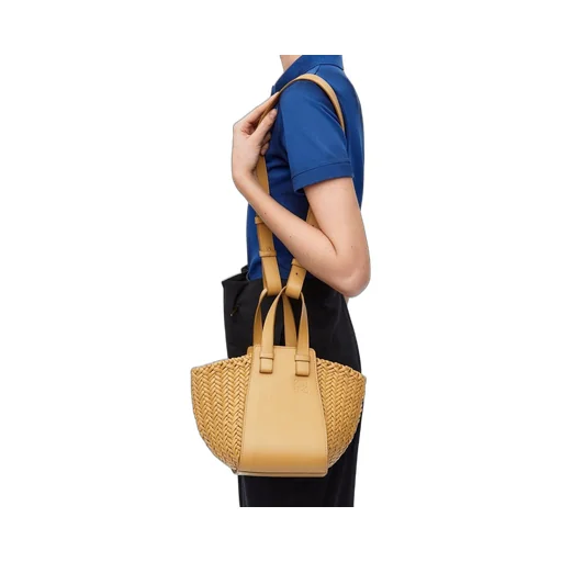Compact Hammock bag in calfskin