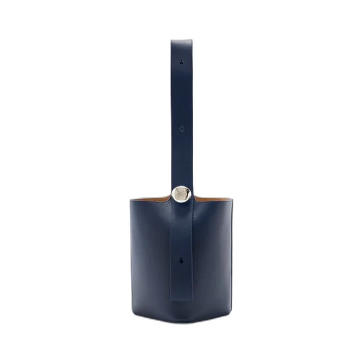 Medium Pebble bucket in mellow calfskin