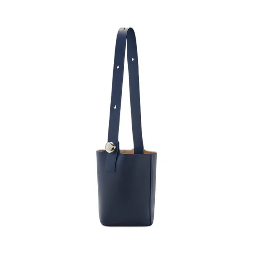 Medium Pebble bucket in mellow calfskin