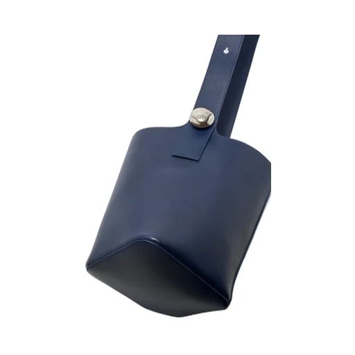 Medium Pebble bucket in mellow calfskin